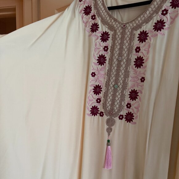 IVORY AND ROSE KAFTAN - Picture 4 of 4